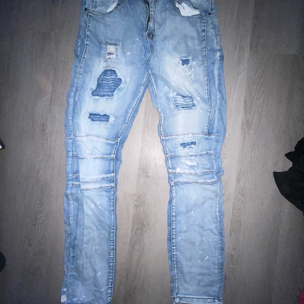 Trendy Blue Skinny Jeans with Vintage Distressing